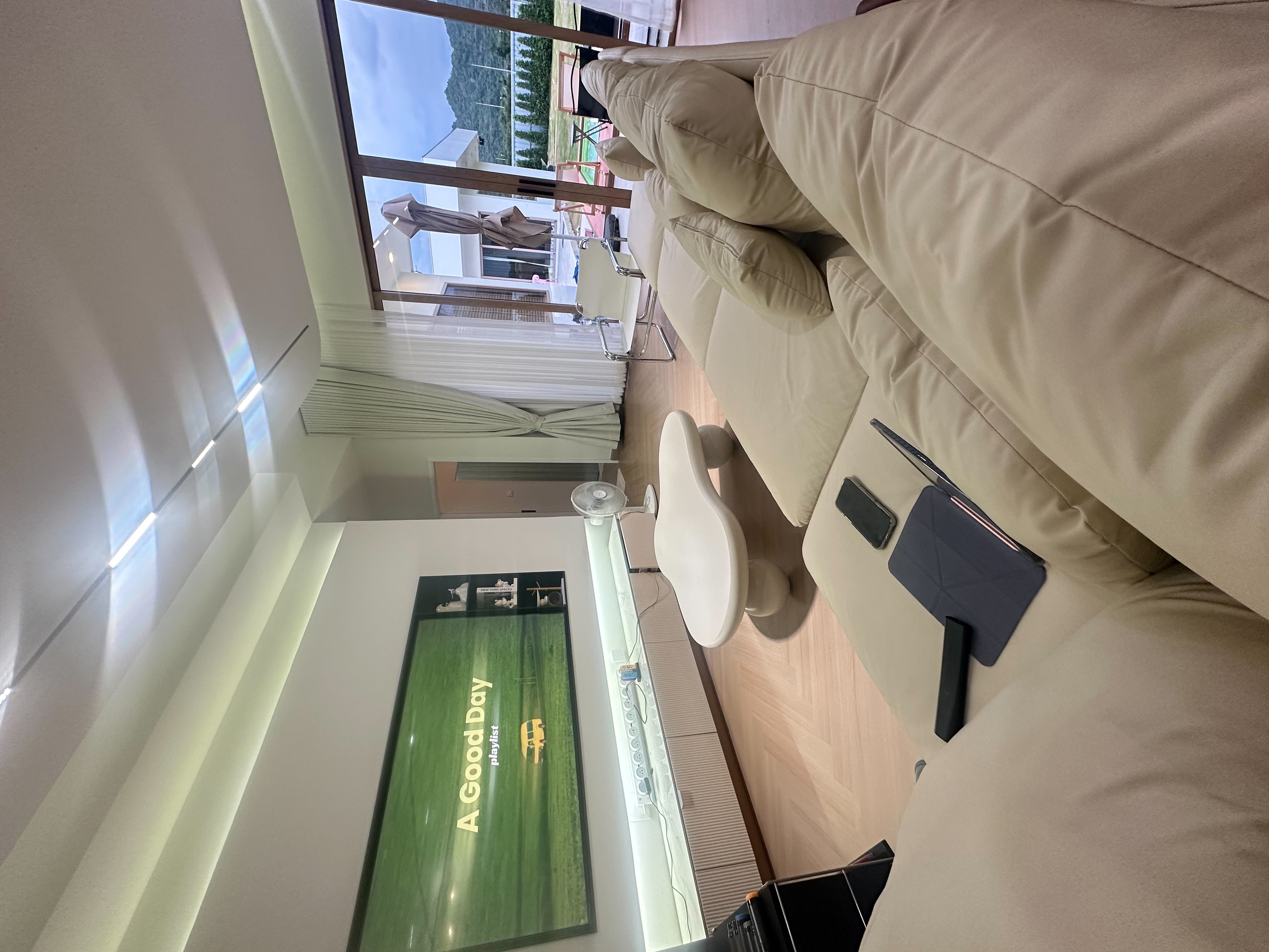 room_01.jpg